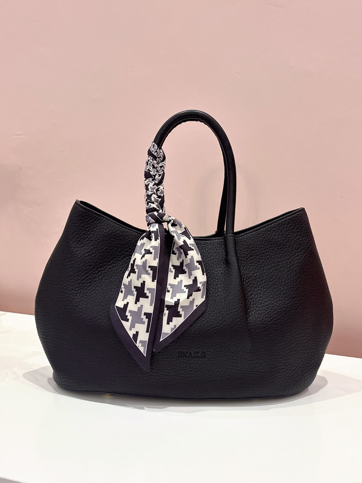 Imagem Bolsa preto + lenço 