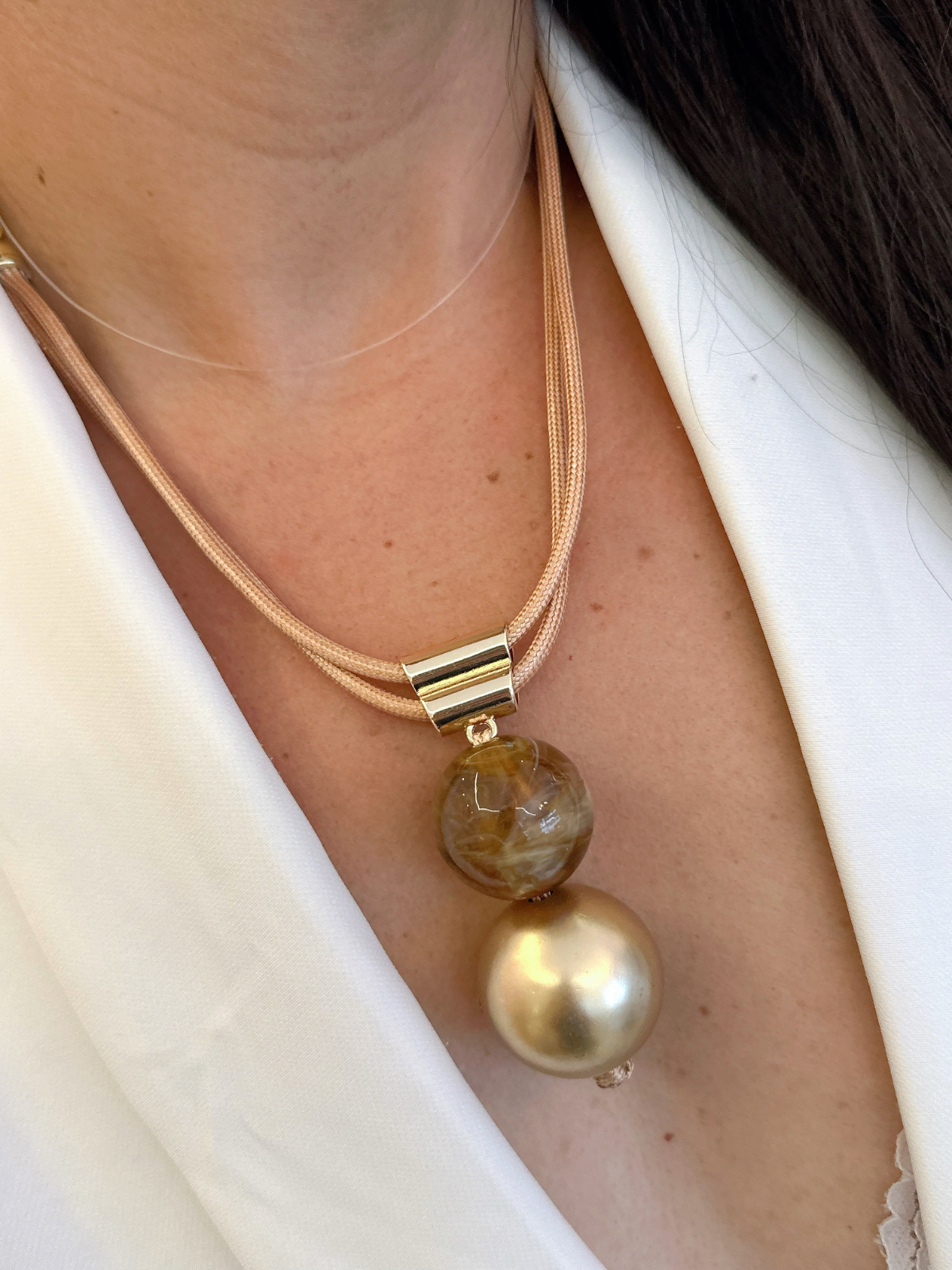 Imagem Colar corda esfera dourado/ marrom 