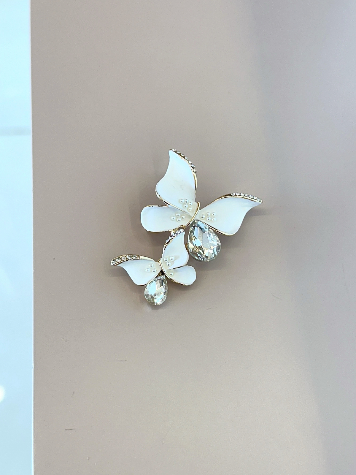 Imagem Broche borboletas brancas 
