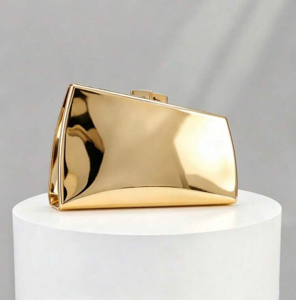 Imagem Clutch assimétrica dourada