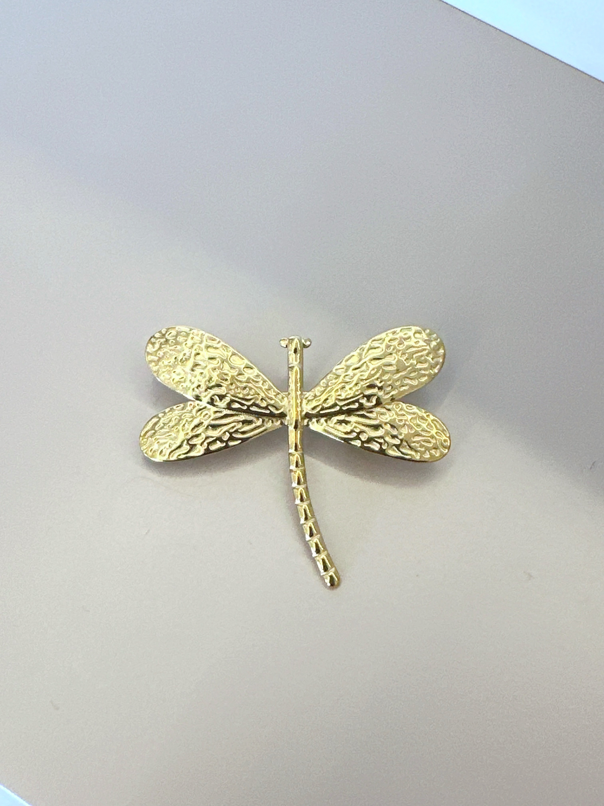 Imagem Broche libélula dourada