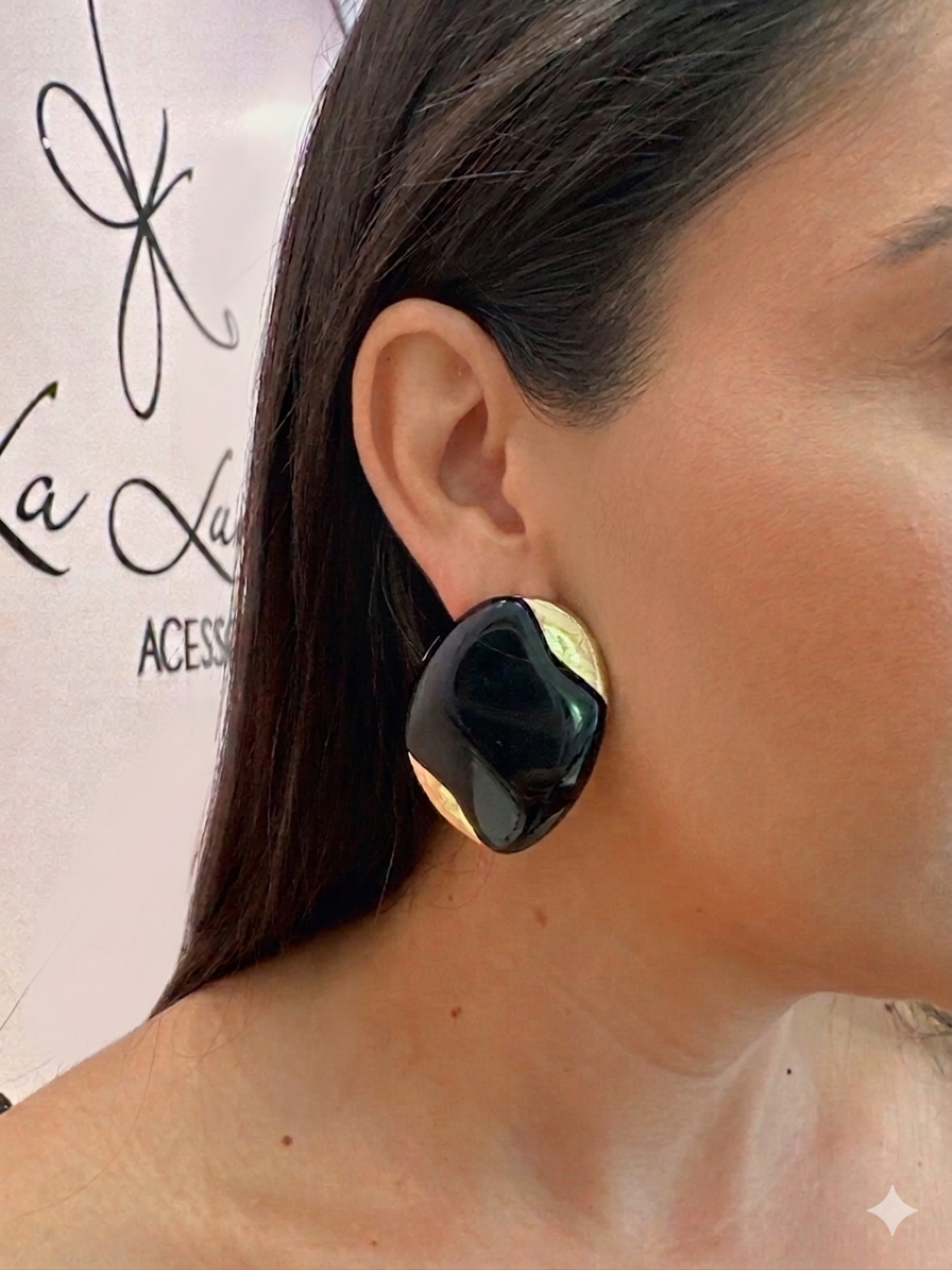 Imagem Brinco Maxi ouro resina preto