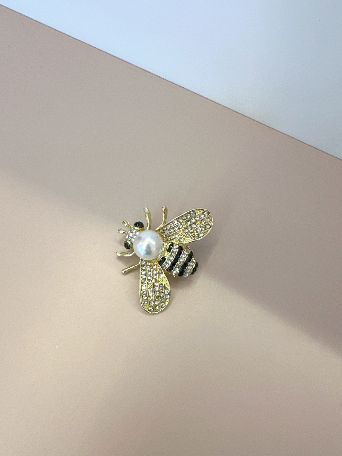 Imagem Broche abelha pérola 