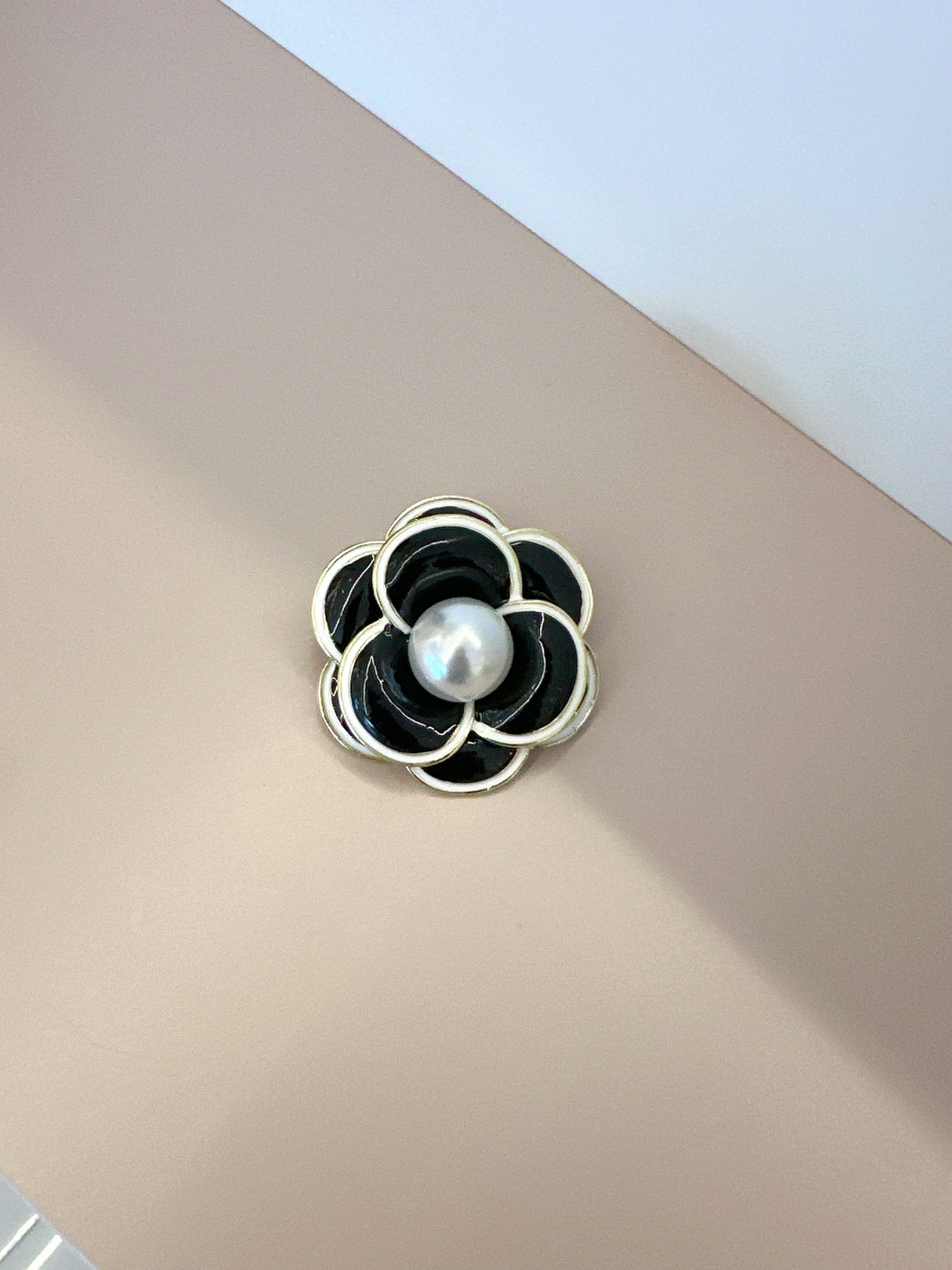 Imagem Broche flor Chanel preto