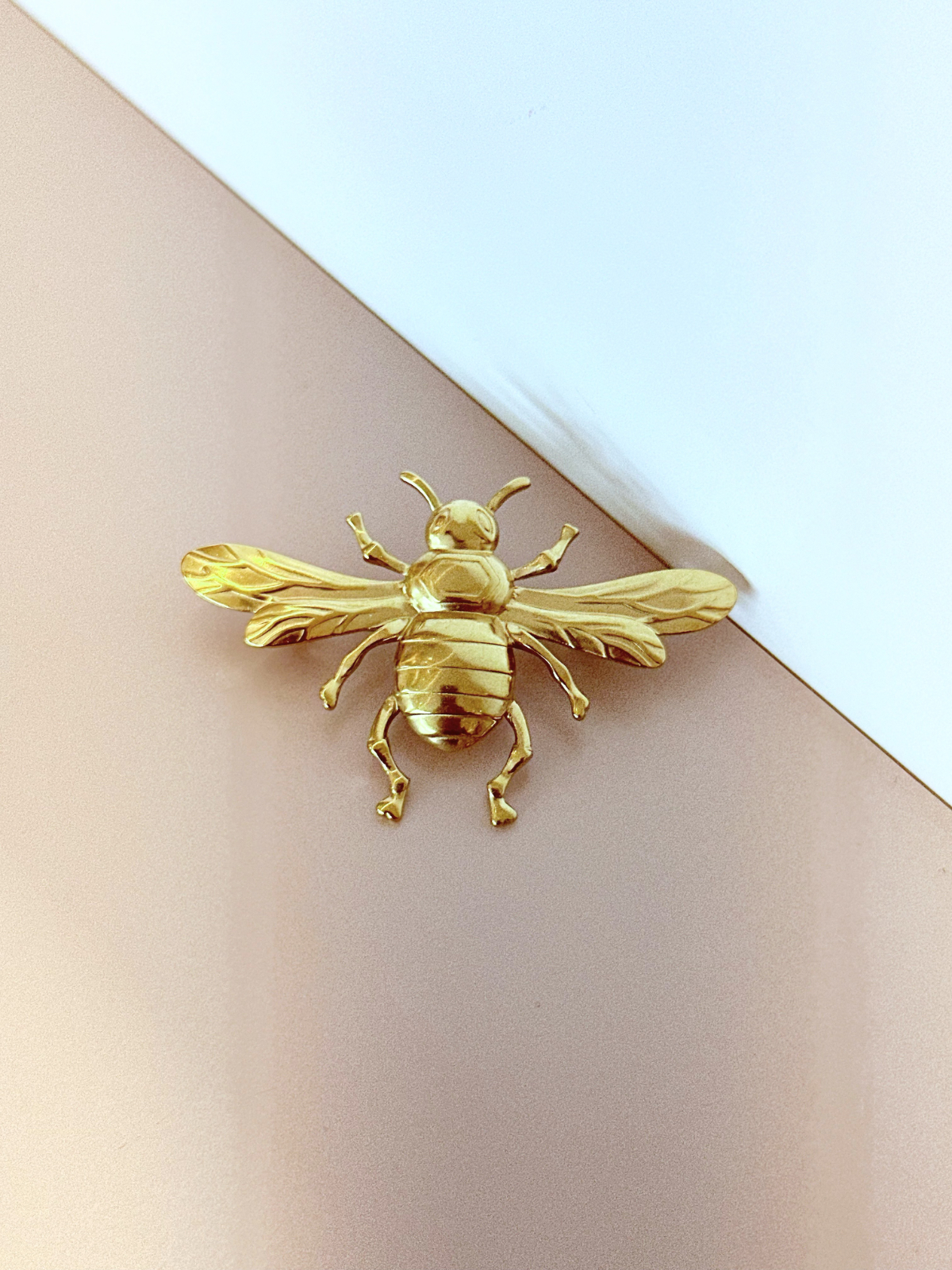 Imagem Broche abelha dourada