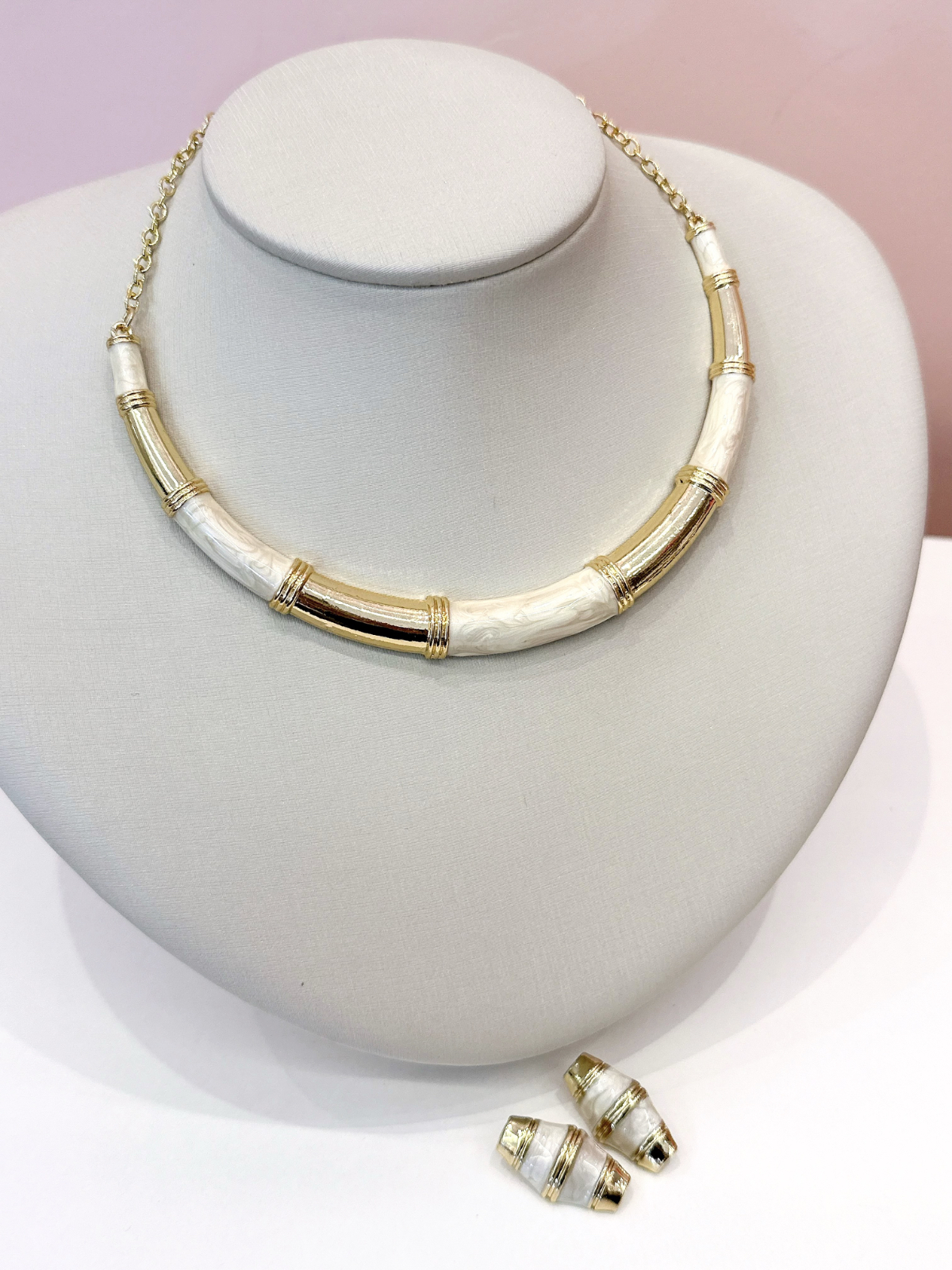 Imagem Conjunto croissant + brinco esmaltado perolado