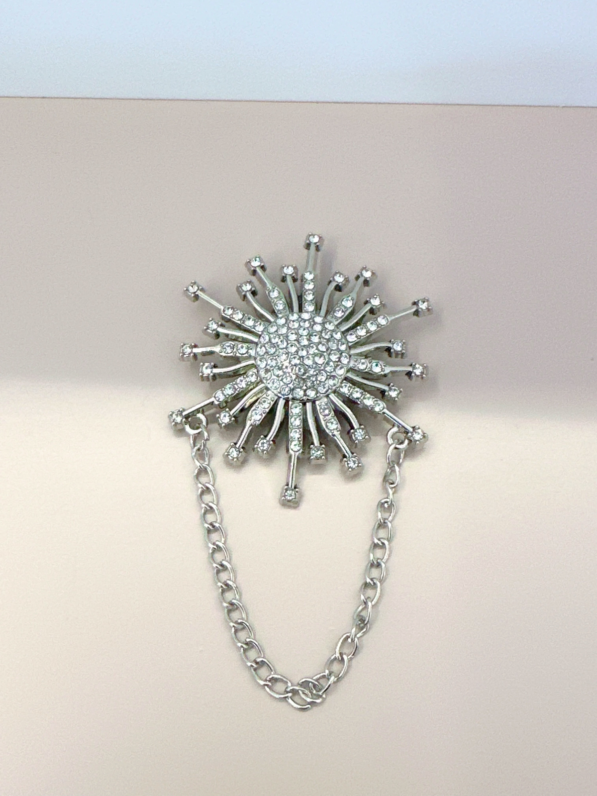 Imagem Broche prata corrente 