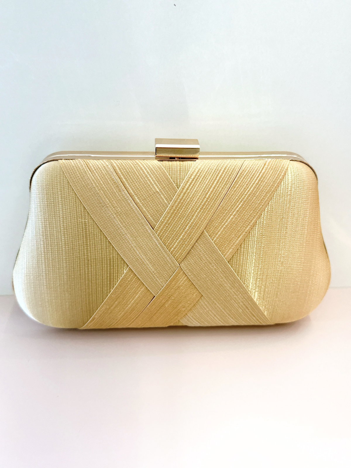 Imagem Clutch dourada tecido 